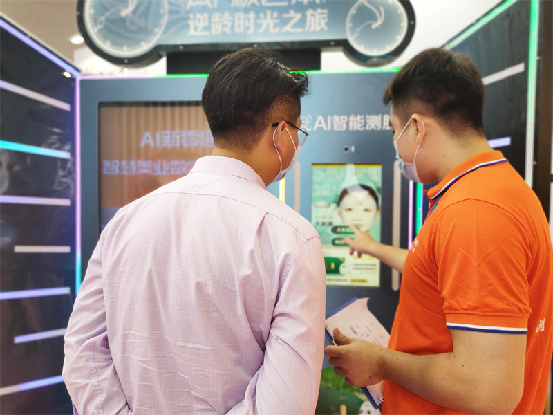 美妝派售貨機樣解決方案助力品牌新升級